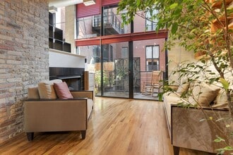1935 N Fairfield Ave, Unit 306 in Chicago, IL - Foto de edificio - Building Photo