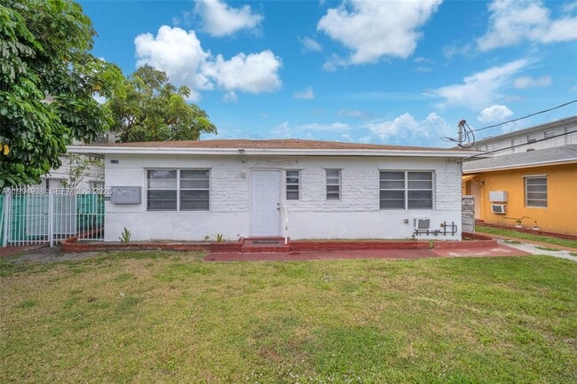 2130 Bay Dr in Miami Beach, FL - Building Photo - Building Photo