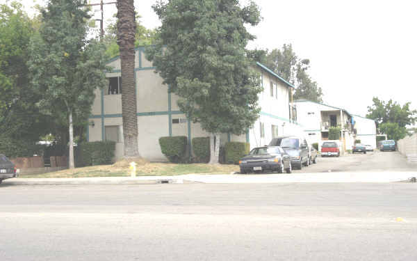 955 W 9th St in Pomona, CA - Foto de edificio - Building Photo