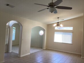 1661 Redbud St in Lemoore, CA - Building Photo - Building Photo