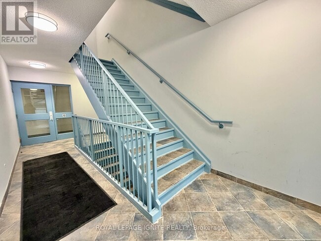 128 Aspen Springs Dr in Bowmanville, ON - Building Photo - Building Photo