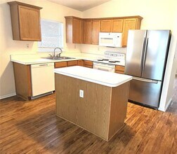 1802 Berkley Dr in Glenn Heights, TX - Building Photo - Building Photo