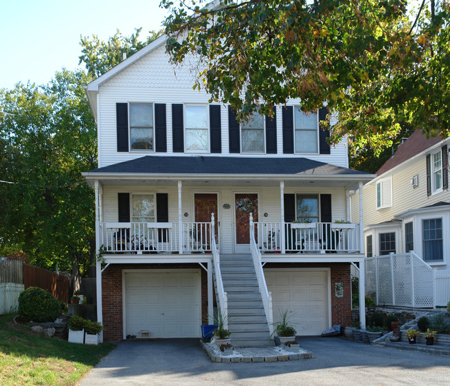 71 Mead Ave in Greenwich, CT - Building Photo - Building Photo