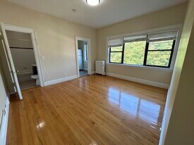 1470 Beacon St, Unit 23 in Brookline, MA - Building Photo