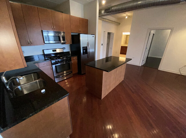 3123 W Fullerton Ave, Unit 412 in Chicago, IL - Building Photo - Building Photo