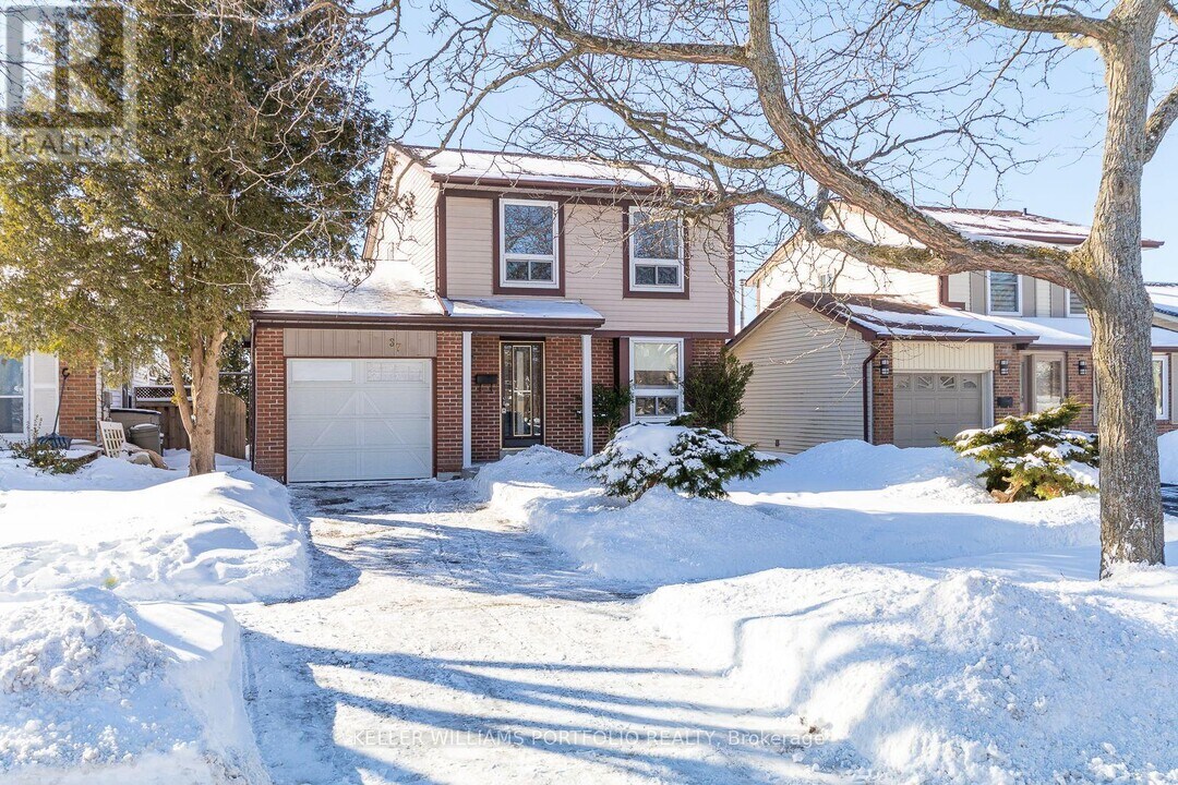 37 Banner Crescent in Ajax, ON - Building Photo