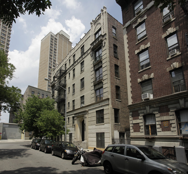 715 W 170th St in New York, NY - Building Photo - Building Photo