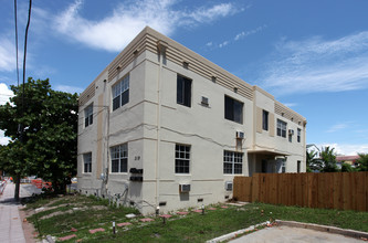 319 Tyler St in Hollywood, FL - Building Photo - Building Photo