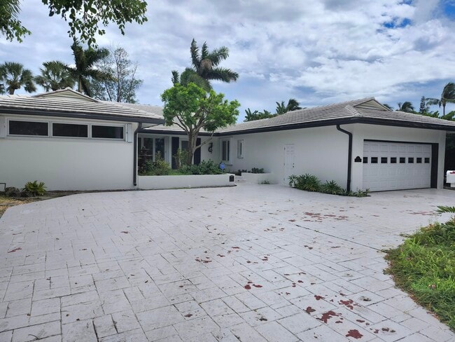 814 N Golfview Rd in Lake Worth Beach, FL - Foto de edificio - Building Photo