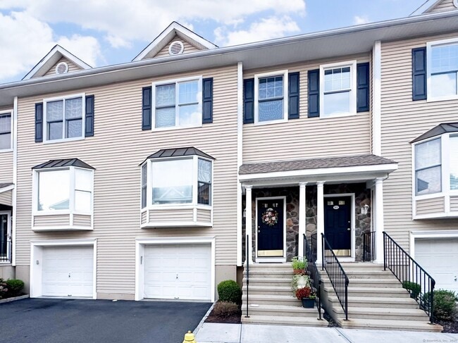 15 Scuppo Rd in Danbury, CT - Building Photo - Building Photo