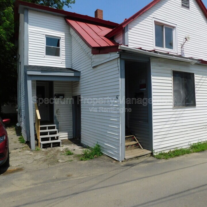 42 Carey Ln in Waterville, ME - Building Photo