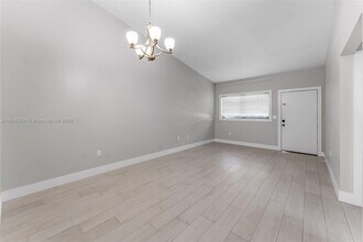 10830 SW 72nd St in Miami, FL - Building Photo - Building Photo