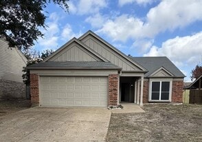 207 Hibiscus Dr in Arlington, TX - Building Photo
