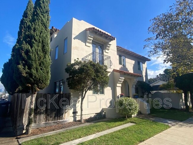 517 5th St in Coronado, CA - Building Photo - Building Photo