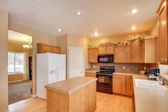 2291 E Meadow Creek Dr in Meridian, ID - Building Photo - Building Photo