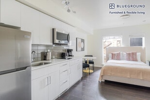 5001 Brooklyn Ave NE in Seattle, WA - Building Photo