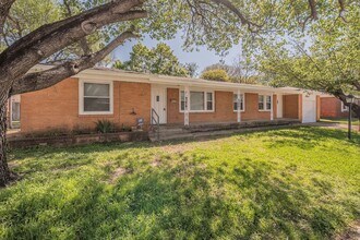 5717 Aton Ave in Westworth Village, TX - Building Photo - Building Photo