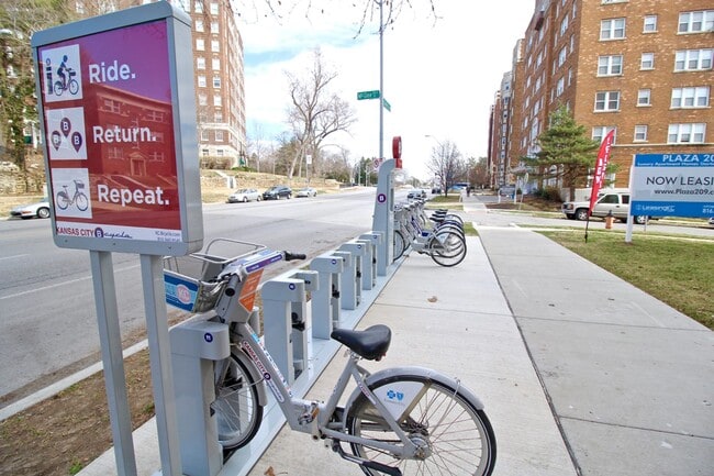 Plaza 209 Apartments in Kansas City, MO - Foto de edificio - Building Photo