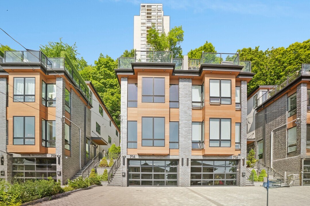 714 Undercliff Ave in Edgewater, NJ - Building Photo