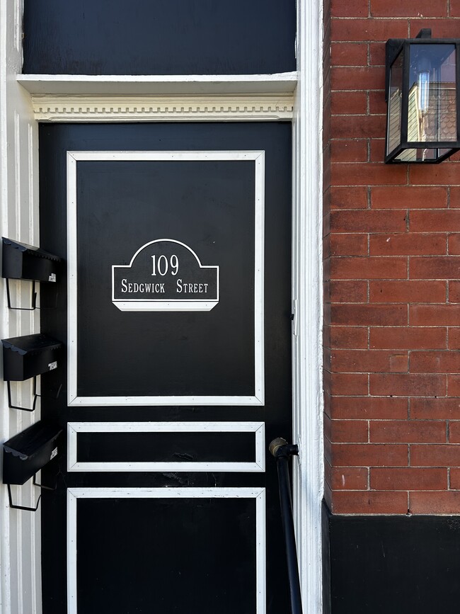 109 Sedgwick St, Unit Second Floor in Pittsburgh, PA - Building Photo - Building Photo