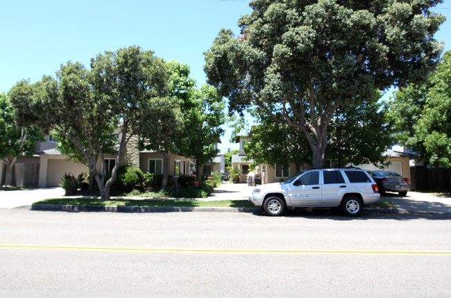 409-413 15th St in Huntington Beach, CA - Building Photo - Building Photo