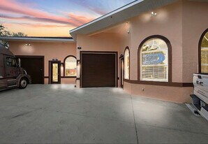 434 NE 3rd Ave in Cape Coral, FL - Building Photo