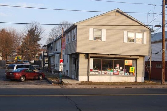 112 W Bridge St in Morrisville, PA - Foto de edificio