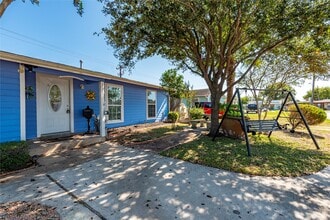 1310 Harris Way in Galveston, TX - Building Photo - Building Photo