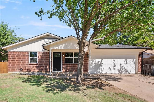 233 SW Murphy Rd in Burleson, TX - Building Photo - Building Photo