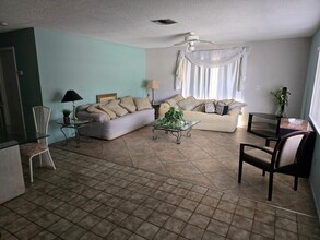 Fountain Aire Apartments in Cape Coral, FL - Building Photo - Building Photo