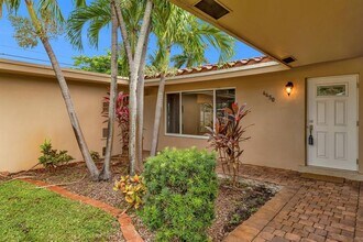 4450 NE 18th Ave in Oakland Park, FL - Building Photo - Building Photo