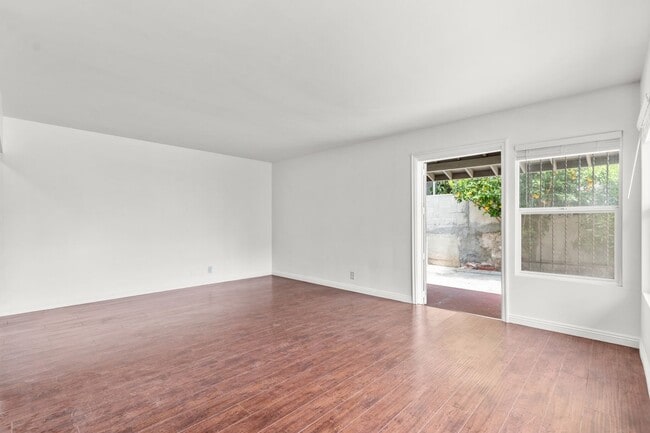 1142 Serrano Ave in Los Angeles, CA - Building Photo - Building Photo