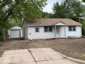 504 S All Hallows St in Wichita, KS - Building Photo