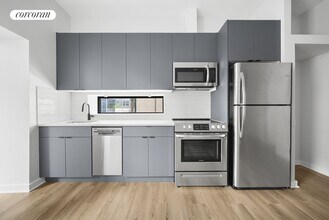 317 W 51st St in New York, NY - Building Photo - Building Photo