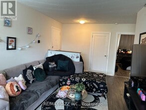 43 Wayne Ave in Oshawa, ON - Building Photo - Building Photo