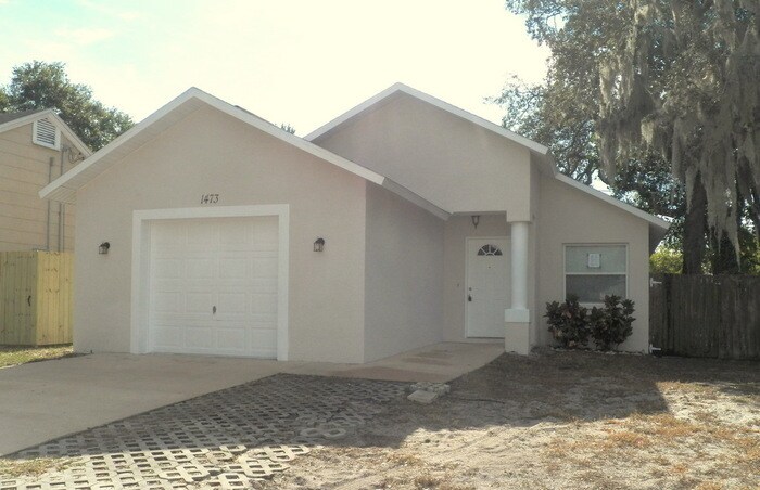 1473 Cleveland St in Clearwater, FL - Building Photo