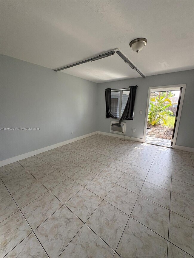 401 NW 43rd Ct in Oakland Park, FL - Building Photo - Building Photo