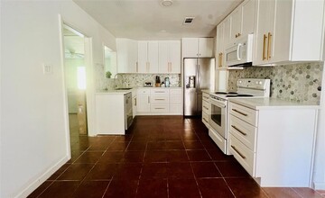 1626 Antoine Dr in Houston, TX - Building Photo - Building Photo