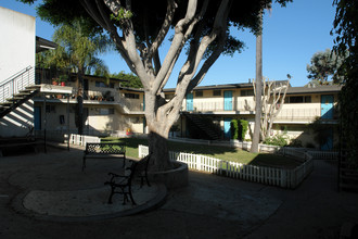 Malabar Apartments in Santa Barbara, CA - Building Photo - Building Photo