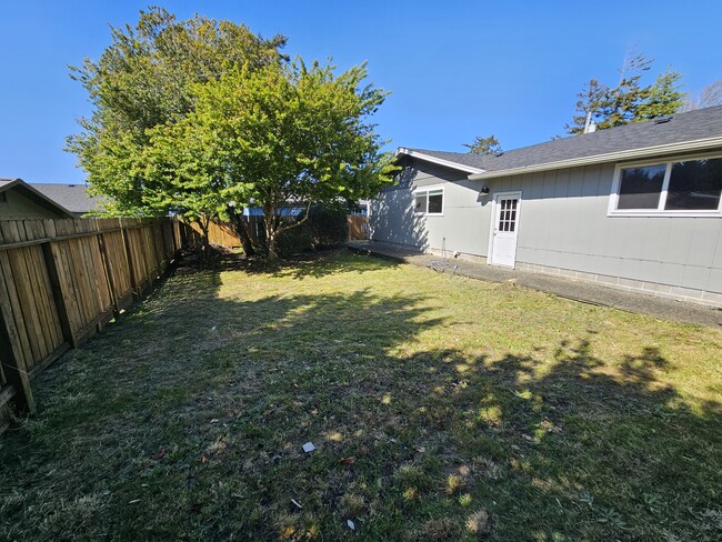 942 Fenwick St in Coos Bay, OR - Building Photo - Building Photo