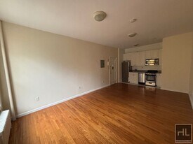 53 W 72nd St in New York, NY - Building Photo