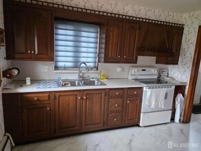 37 Dalton Pl in Edison, NJ - Building Photo - Building Photo