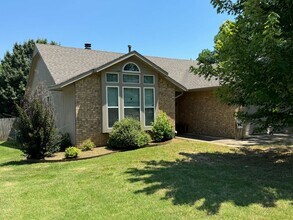 1386 E Amber Dr in Fayetteville, AR - Building Photo - Building Photo