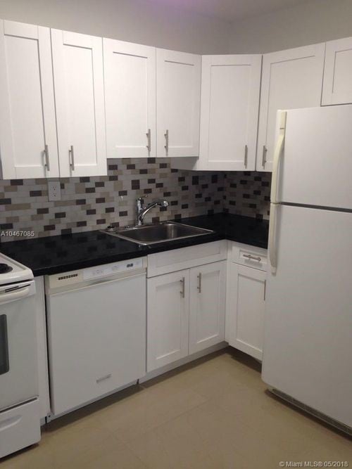 6920 Harding Ave in Miami Beach, FL - Building Photo - Building Photo