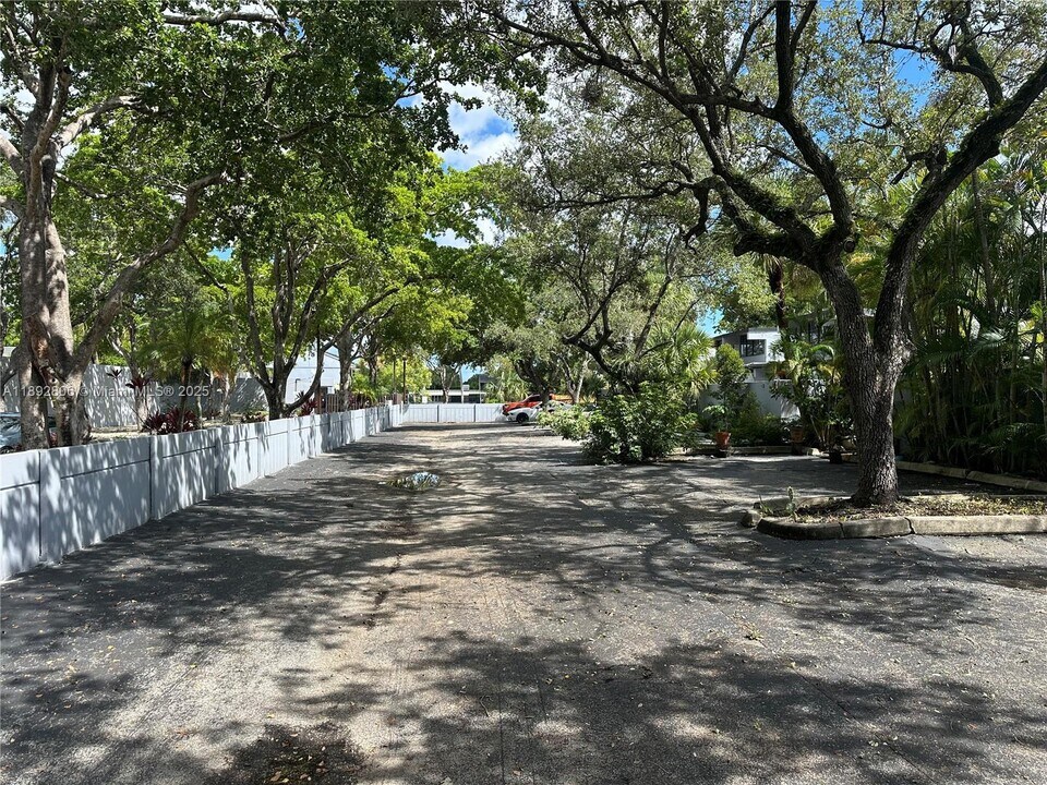 6408 Windmill Gate Rd in Miami Lakes, FL - Foto de edificio
