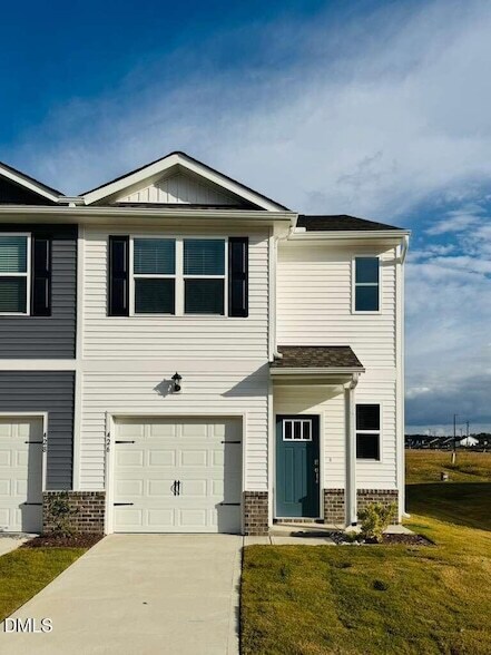 426 Belgian Red Wy in Wake Forest, NC - Foto de edificio