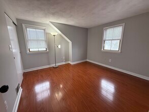 83 Taylor St, Unit 83 Taylor St #2 in Waltham, MA - Building Photo - Building Photo