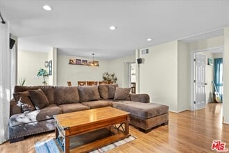 5267 Coldwater Canyon Ave in Van Nuys, CA - Building Photo - Building Photo