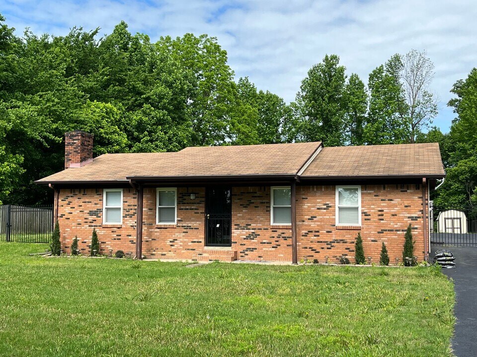 1305 Crigger Rd in Millington, TN - Building Photo