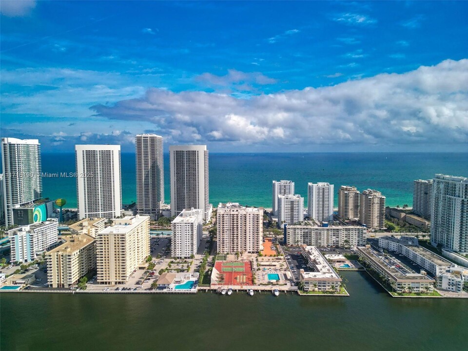 1865 S Ocean Dr in Hallandale Beach, FL - Building Photo